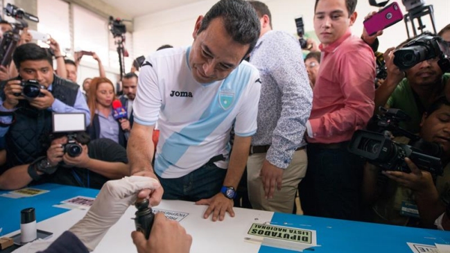 Baja asistencia de votantes marca jornada electoral en Guatemala