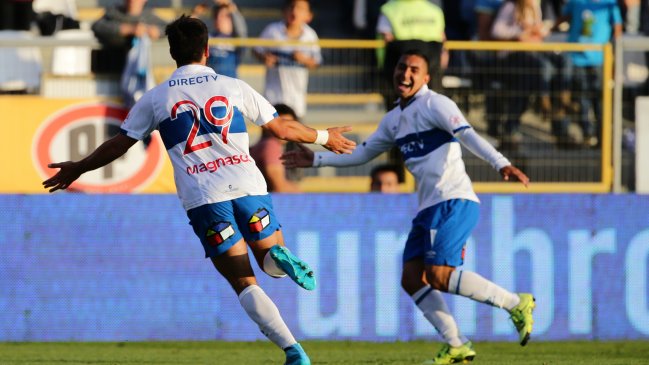 Universidad Católica venció a Palestino y sigue en carrera por el título