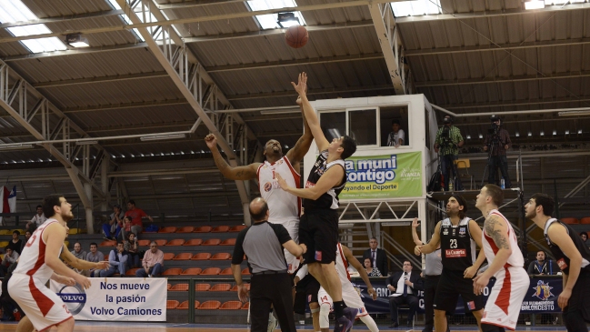 Colo Colo festejó ante CD Valdivia en la Liga Nacional de Baloncesto