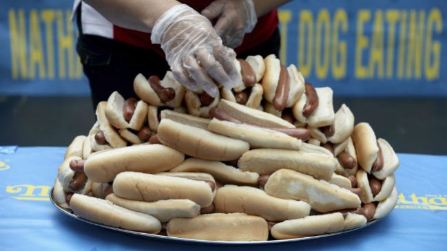 Estudio halló ADN humano en hot dogs de Estados Unidos