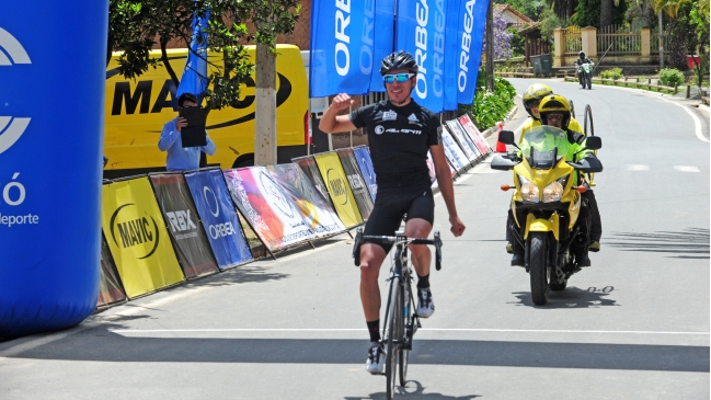 Elías Tello ganó la segunda etapa y lidera la Vuelta del Maule