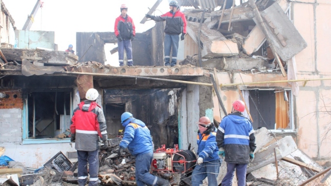 Al menos cinco muertos dejó derrumbe de edificio en Siberia