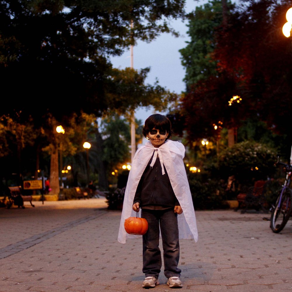 Halloween: Los beneficios y riesgos de disfraces y golosinas
