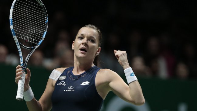 Agnieszka Radwanska derrotó a Garbiñe Muguruza y avanzó a la final del Masters de la WTA