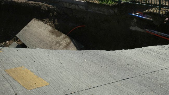 Pareja murió al caer en su vehículo a socavón en Coquimbo