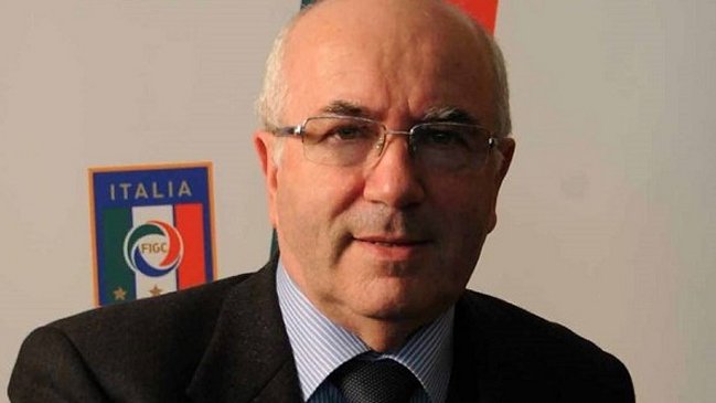 Presidente de la Federación italiana lanzó polémicas frases sobre gays y judíos