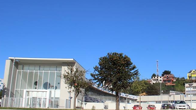 Gimnasio de liceo en Talcahuano deberá ser demolido por fallas en su reconstrucción