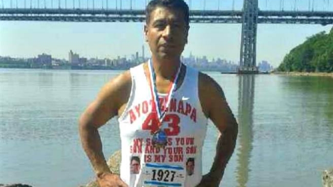 Padre de uno de los 43 mexicanos desaparecidos corrió en maratón de Nueva York