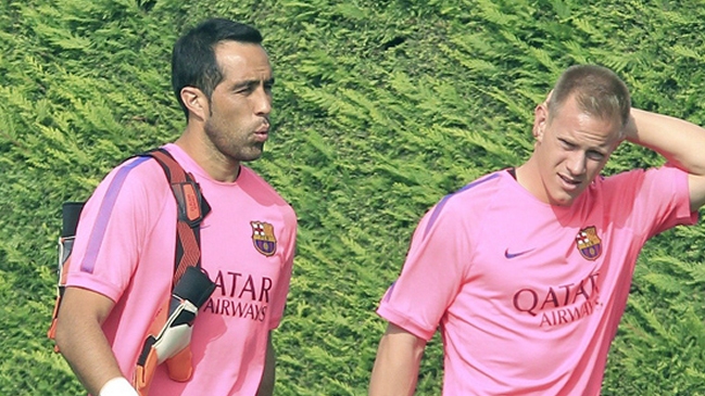 Claudio Bravo: Decir que llevo bien la rotación de arqueros en FC Barcelona sería estar mintiendo