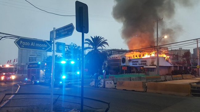 Incendio en inmueble moviliza a Bomberos en La Florida