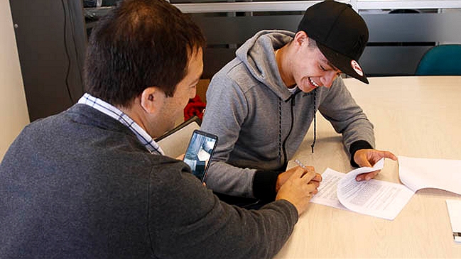 Cristián Gutiérrez firmó contrato con Colo Colo hasta 2019