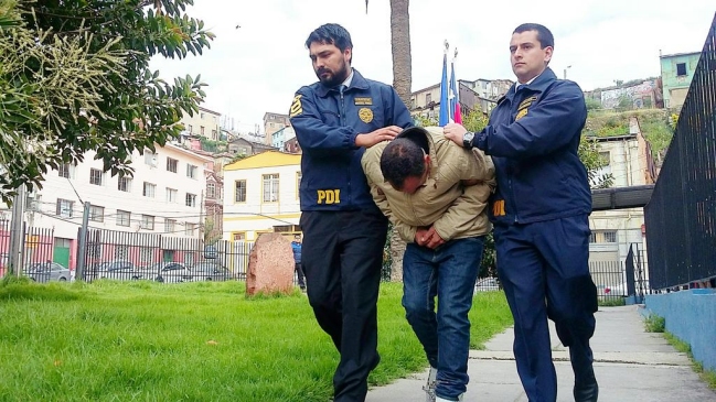Prisión preventiva para líder de banda que asaltó tienda comercial en Valparaíso