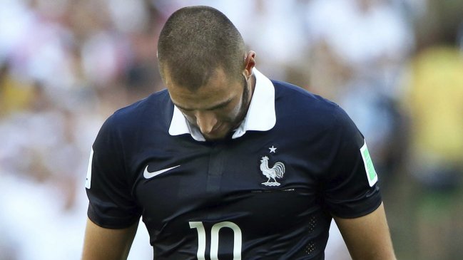 Karim Benzema pasará la noche detenido hasta que reanude su declaración