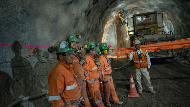 Codelco firmó pacto con trabajadores para concretar proyectos estratégicos