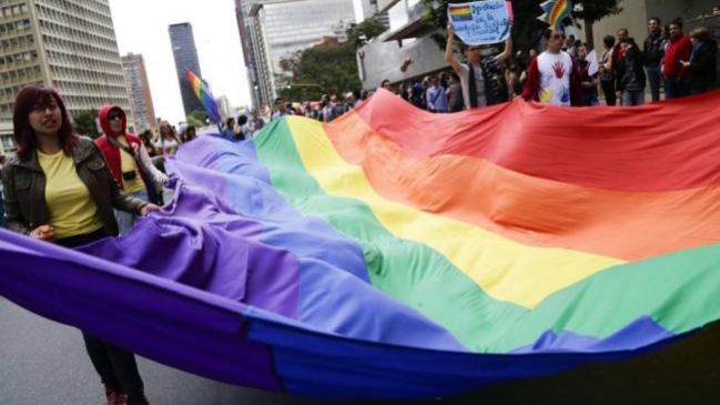 Corte Constitucional colombiana dio vía libre a adopción por parejas homosexuales