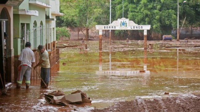 Avalancha de barro sepultó siete distritos y dejó 530 damnificados en Brasil