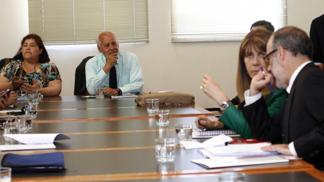 Anef inició conversaciones con el Gobierno por reajustes salariales para 2016