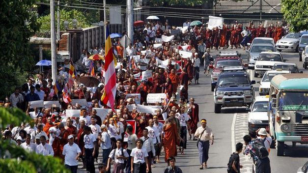 Birmania enfrenta con desconfianza elecciones tras 50 años de opresión