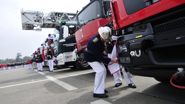 Bomberos de Santiago adquirió ocho nuevos carros
