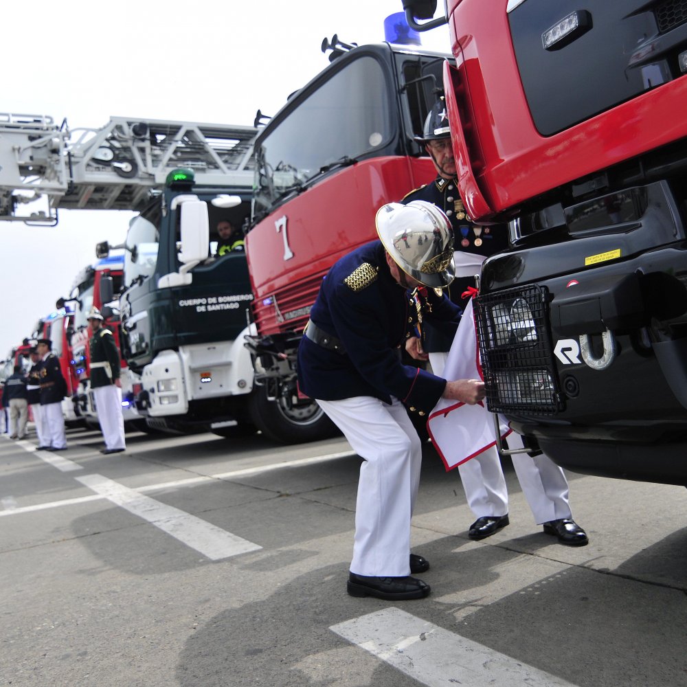 Bomberos de Santiago adquirió ocho nuevos carros