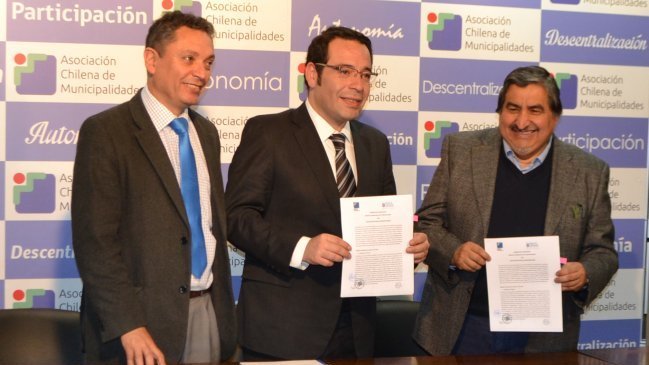 Registro Civil firmó convenio con municipalidades para facilitar trámites online