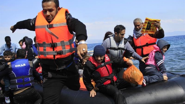 Mueren 14 refugiados al hundirse el barco en el que se dirigían a Grecia