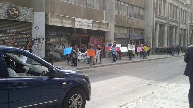 Manifestantes protestaron contra el alcalde de Valparaíso