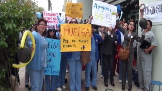 Trabajadores de Clínica Lircay permanecen en huelga en Talca