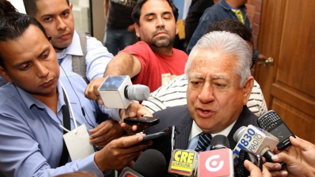¿El presidente de la Federación Ecuatoriana también presentó licencia?