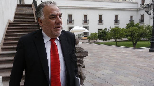 Andrade: Me fastidia cuando un partido señaliza a la izquierda y dobla a la derecha