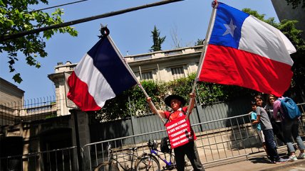   Embajada de Francia recibe las muestras de solidaridad en Chile 