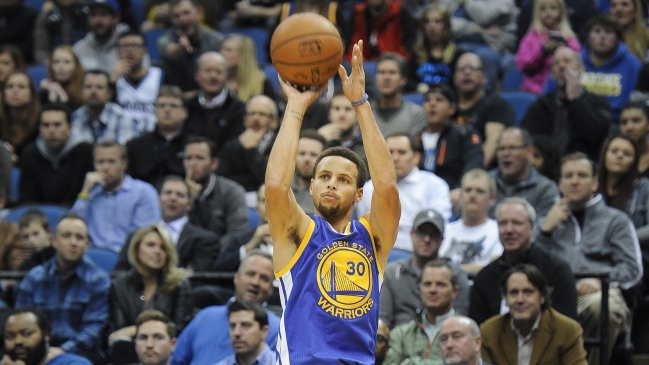 Los Warriors siguen alargando su marca invicta en la NBA