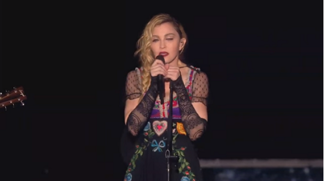 Madonna lloró en pleno show recordando a las víctimas de los atentados en Francia