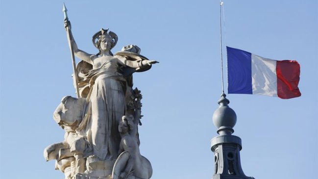 EE.UU. intensificará los ataques aéreos contra yihadistas en cooperación con Francia