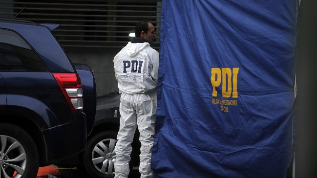 PDI investiga hallazgo de feto con múltiples puñaladas en baño de un mall en Maipú