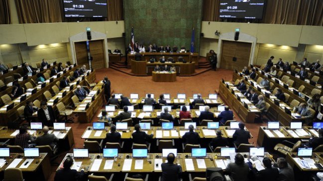 Diputados aprobaron destinar fondos regionales a hospitales pese a rechazo oficialista