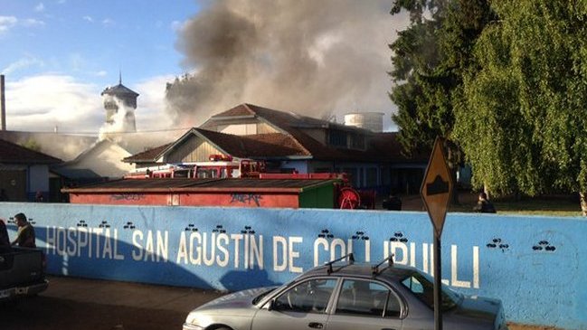 Bomberos trabaja para controlar incendio en Hospital de Collipulli