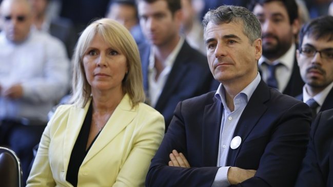 UDI criticó nuevo referente de Lily Pérez y Andrés Velasco