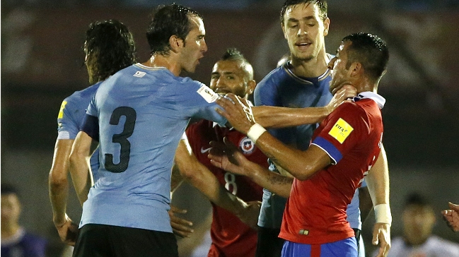 Godín: Sampaoli estuvo insultando a nuestros jugadores desde la banda