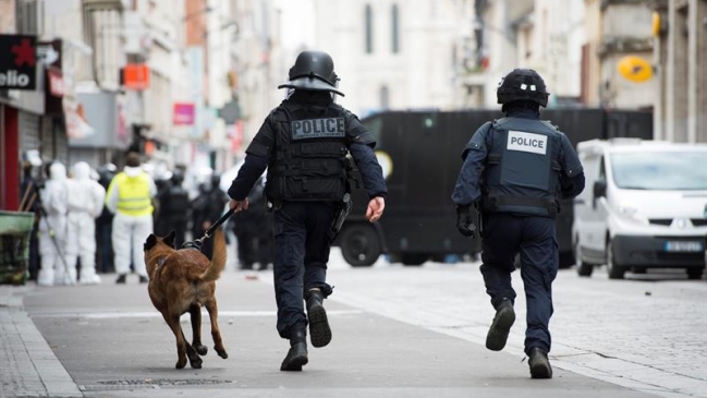 Francia decidió prolongar por tres meses estado de emergencia tras atentados