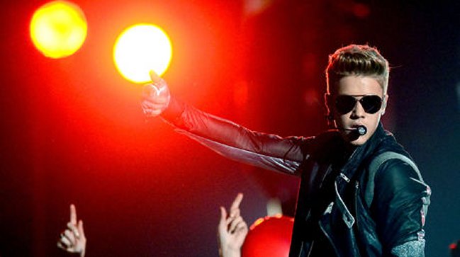 Justin Bieber destrona a Adele en las listas británicas de sencillos