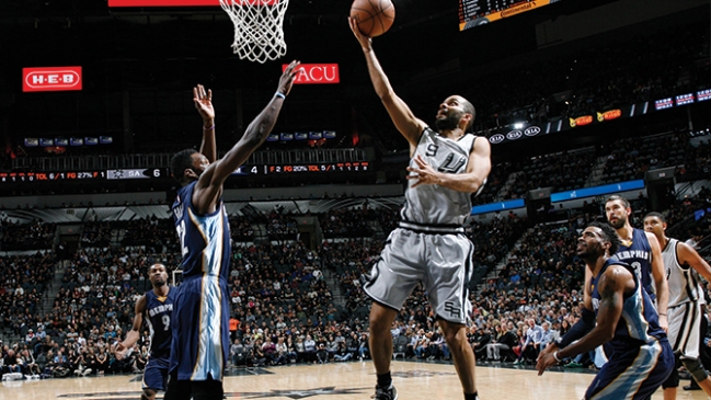 Kawhi Leonard guió victoria de San Antonio Spurs sobre Memphis Grizzlies en la NBA
