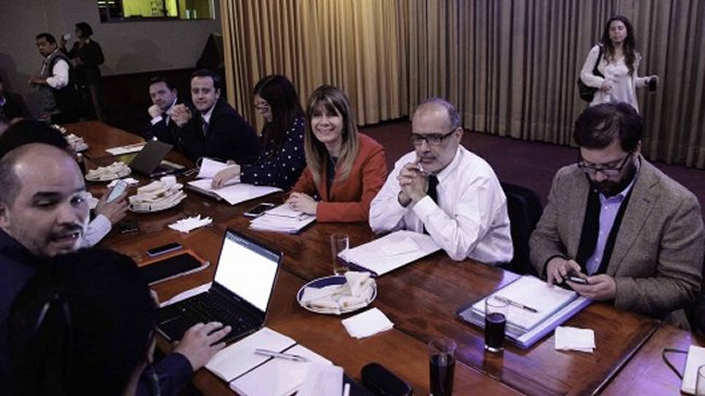 Representantes del sector público se reúnen con el Gobierno para discutir reajuste