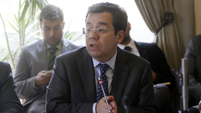 Ministro de Economía destacó las ventajas del alza del dólar