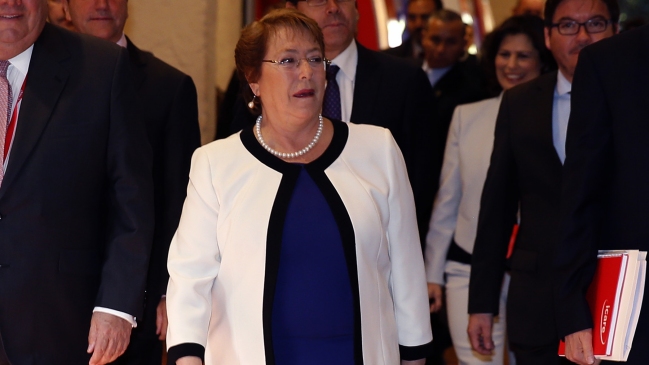 Bachelet en Enade: Presidenta y empresarios no estamos para lamentarnos