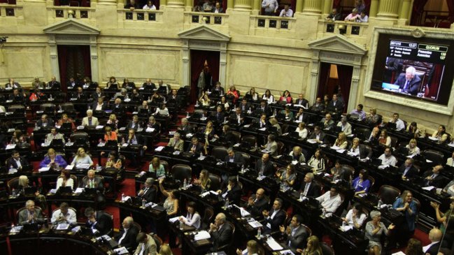 Polémica en Argentina: Kirchnerismo aprobó más de 90 leyes en un solo día