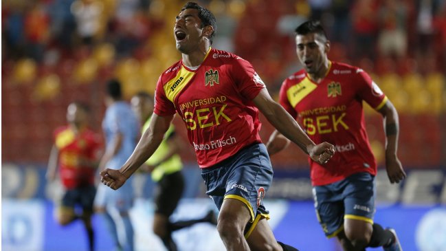 Unión Española goleó a Deportes Iquique y quedó a un paso de la postemporada