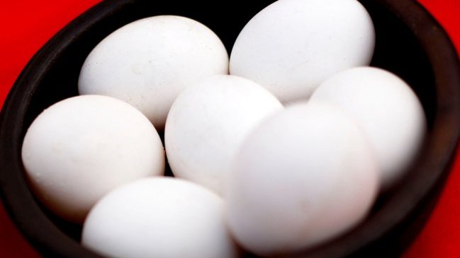 Autoridades advierten de riesgo sanitario por tráfico de huevos desde Bolivia