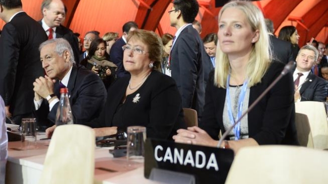 Bachelet entregó su solidaridad a Francia en inicio de Cumbre del Clima