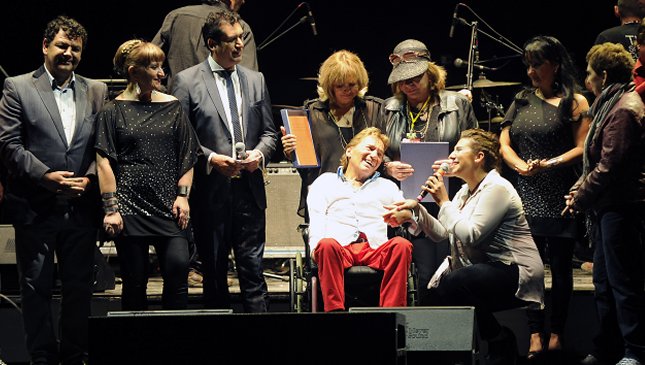 Realizarán misa por complejo estado de salud de Peter Rock